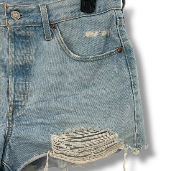 NEW Levi's 501 Distressed Denim shorts Size 31 Light Blue Frayed Jeans NWT - Picture 3 of 8
